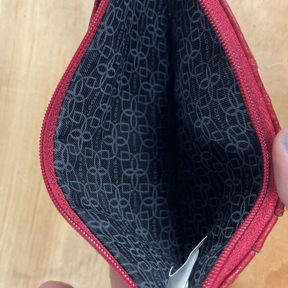 Lodi’s Women’s Credit Card Stacker Wallet Slim Red Pebbled Leather 8 Card Pocket - Picture 3 of 6